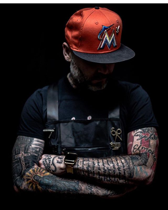 The Non Porous Apron ! 
Available in Black, Navy, Olive & Red
Easy to clean, wipe down with a wet cloth or sponge 🧽 
Adjustable straps to fit your body perfect 👌 
Zipper pockets for all your goods phone 📱 💰 🔑 
Order yours today at WWW.KNIFEFLAG.COM ⬆️ Link in Bio! .
.
.
Photo credit @9studioproductions @rightcutbarbers
.
.
#apron #knifeflag #knifeandflag #survivalunion #craftsman #barber #woodworking #maker #barberlife #mechanics #bartender #bar #tattooartist #craftsmanship #shoplocal