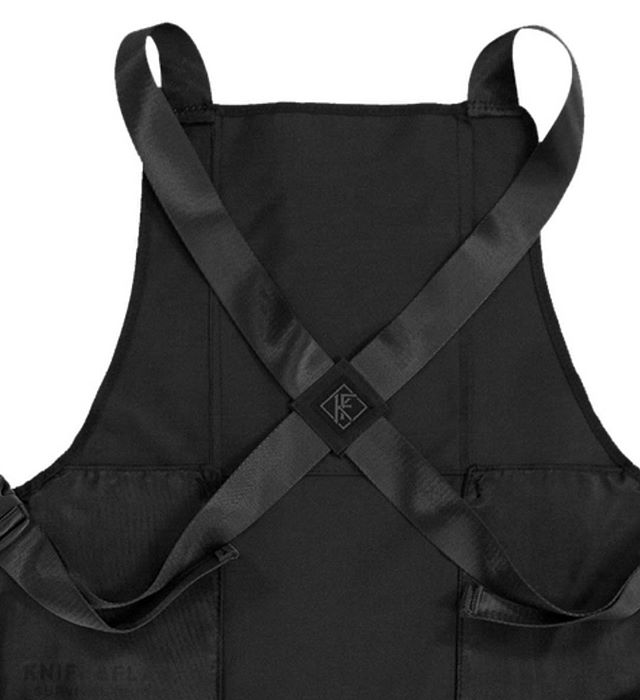 BLACK : NON POROUS CORE - WORK & BLEED  available now at WWW.KNIFEFLAG.COM  click photo to shop! #apron #knifeflag #knifeandflag #survivalunion #craftsman #barber #woodworking #maker #barberlife #mechanics #bartender #bar #tattooartist #craftsmanship #shoplocal